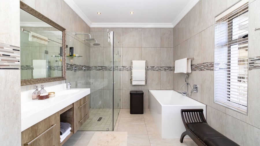 6 Bedroom Property for Sale in Kleinbaai Western Cape